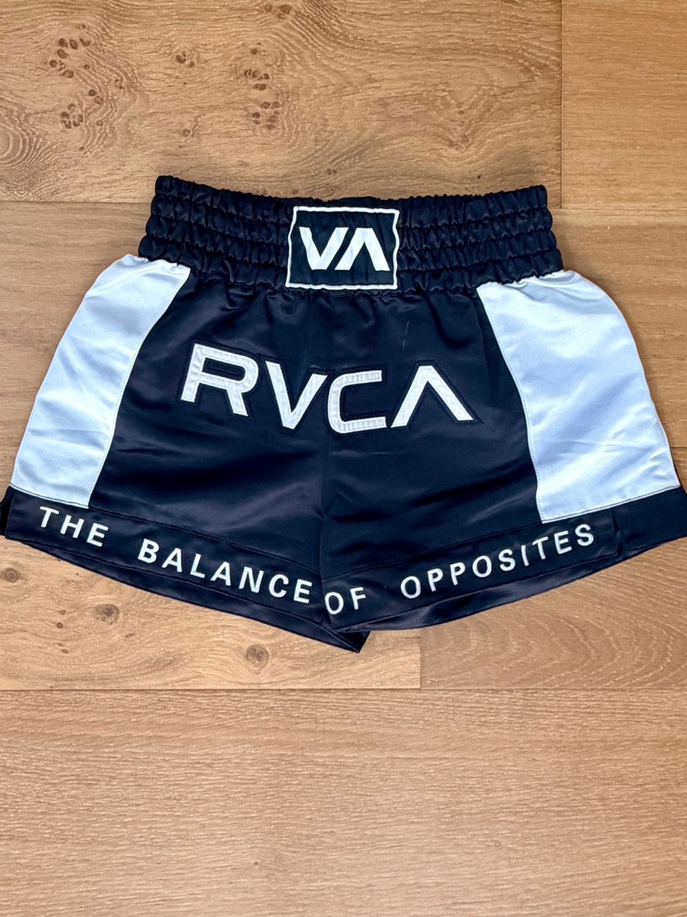 RVCA VA Sport Muay Thai Kick Boxing Shorts Black White Satin XS Unisex Gym Sport